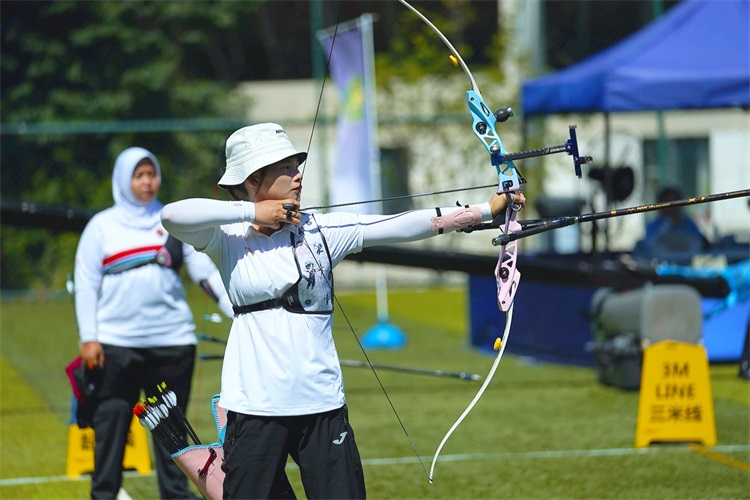 Liang Qiurong using Nika recurve bow at Beijing 2025.jpg