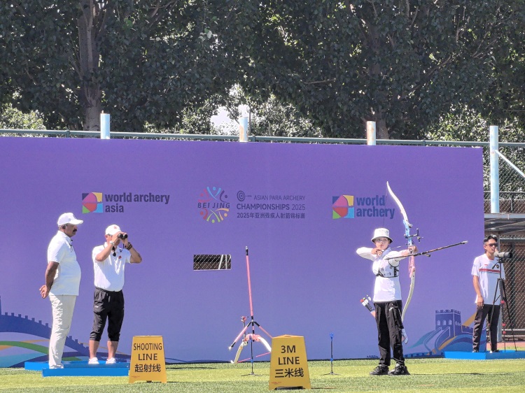 Liang Qiurong with Nika bow at 2025 Asian Para Archery Championships.jpg