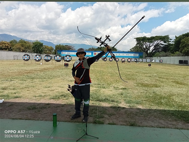 felipe bow 4.jpg