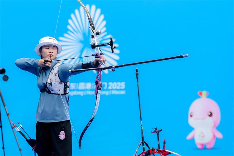 1779954116420488.jpg Liang Qiurong with Nika Archery Equipment-2